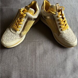 MICHAEL KORS WOMENS SNEAKERS- Size 7M - Rare Style Yellow /gold/ Cream